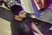 Ein Foto der Washington State Patrol zeigt einen Mann, der offenbar mit der Schiesserei im Einkaufszentrum in Verbindung gebracht wird, wie ein Beamter der Washington State Patrol sagt. (Bild: Washington State Patrol / Mark Francis)