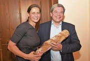 Parteipräsidentin Monika Rüegger freut sich, dass Daniel Wyler als SVP-Kandidat für die Obwaldner Regierungsratswahlen antritt. (Bild: Romano Cuonz (Alpnach, 1. Dezember 2017))