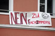 Ein Schülerplakat mit klarer Ansage. Bild: Matthias Piazza