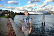Elisabeth Zumstein an ihrem Lieblingssee: Sie war jahrelang auch im Vorstand des Landschaftsschutzverbandes Vierwaldstättersee. (Bild Corinne Glanzmann)