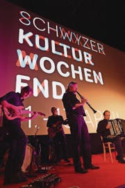 Der «Dani Häusler Komplott» spielte vor zwei Jahren an der Eröffnung des Kulturwochenendes in Einsiedeln. (Archivbild)