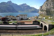 Südlich des Gruonbachtunnels in Flüelen (Bild) soll eine der neuen S-Bahn-Haltestellen entstehen. (Bild: Urs Hanhart)