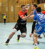 War mit zwölf Treffern der gefährlichste Angreifer: Emmens Topskorer Lukas Huwiler (am Ball).