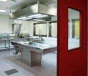 Pathologen geht die Arbeit nicht aus, aber Autopsiesäle bleiben zunehmend ungenutzt. (Bild: Magali Girardin/Keystone (Genf, 23. Mai 2016))
