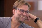 Der Liverpool-Trainer Jürgen Klopp versucht sich in «Scouse». (Bild: Youtube)