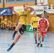 Will mit dem KTV Altdorf weg vom Tallenende: Sebastian Munzert (am Ball). (Bild: Urs Hanhart (4. November 2017))