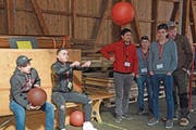 Orientierungstag der Armee in Alpnach: Einführung in den Fitnesstest. (Bild: Robert Hess (Alpnach, 16. März 2018))