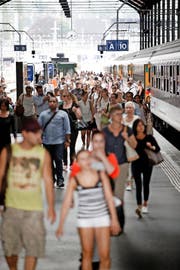Zug-Pendler (hier in Luzern) können das GA weiter abziehen. (Bild Manuela Jans)