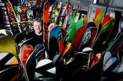 Ski sind sein Leben: Rolf Hager ist heute in Baar Werkstattleiter bei Völkl. (Bild Stefan Kaiser)
