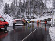 Feuerwehr und Polizei sind vor Ort. (Bild: Geri Holdener, Bote der Urschweiz)