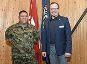 Referent Jonathan Morillo (links) mit Herbert Würsch, Präsident Pro Wirtschaft Nidwalden/Engelberg. (Bild: Robert Hess (Oberdorf, 14. März 2017))