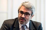 OECD-Steuerchef Pascal Saint-Amans sieht kaum noch einen Ort, an dem man Vermögen vor dem Fiskus verstecken könnte. (Bild: Keystone / Peter Schneider)