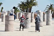 Grabstätte in Rabat: Besucherinnen und Besucher können durch einen Wald von Säulenstümpfen schlendern, die wie abgebrochene Figuren auf einem überdimensionierten Schachbrett stehen. (Bild: PD)