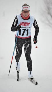 Tagessiegerin Stefanie Arnold kämpft sich durchs dichte Schneetreiben. (Bild: Urs Hanhart (Realp, 10. Dezember 2017))