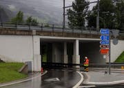 Die Unterführung beim Acherli-Kreisel war vorübergehend gesperrt. (Bild: Geri Holdener, Bote der Urschweiz)