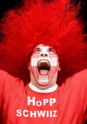 Vom 10. Juni bis 10. Juli 2016 findet die UEFA-Fussball-Europameisterschaft in Frankreich statt. Freuen Sie sich darauf? (Bild: KEYSTONE/Artur Cupak)