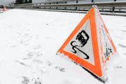 Der Schnee führte auf Urner Strassen für Unfälle. (Bild: Keystone/Laurent Gillieron)