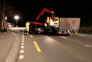 Die Schlagstrasse war bis nach Mitternacht gesperrt. (Bild: Geri Holdener, Bote der Urschweiz)