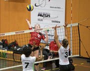 Janine Andermatt (rotes Dress) gibt nach ihrer Verletzungspause ein solides Debüt in der Start-Sechs. (Bild: Manuela jans-Koch (Sarnen, 10. Februar 2018))