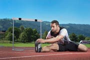 Bereitet sich auf sein grosses Rennen vom Freitag vor: der Zuger Hürdensprinter Tobias Furer. (Bild Maria Schmid)