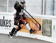Aus dem Weg geräumt: Die Zuger mit Yves Stucki (vorn) lassen dem Gegner keine Chance. (Bild: Stefan Kaiser (Zug, 2. Dezember 2017))