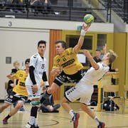 Altdorfs Rückraumspezialist Edvinas Vorobjovas (am Ball) warf im Kellerduell gegen Steffisburg insgesamt acht Tore. (Bild: Urs Hanhart (Altdorf, 16. Dezember 2017))
