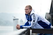Noah Eichenberger fühlt sich in Luzern, das Bild entstand am Seeufer beim KKL, äusserst wohl. (Bild Dominik Wunderli)