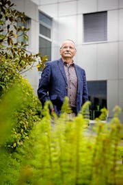 Der abtretende Verwaltungsratspräsident der LZ-Medien, Erwin Bachmann, im Innenhof des LZ-Medienhauses in Luzern. (Bild Philipp Schmidli)