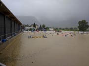 Ein Gewitter setzte gegen 16.30 Uhr den Platz unter Wasser. (Bild: Geri Holdener, Bote der Urschweiz)