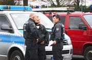 Die Polizei hat in Alsdorf bei Aachen drei Verdächtige festgenommen. (Bild: EPA / Ralf Hoeger)