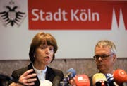 Der mutmassliche Haupttäter von Köln soll in der Schweiz gefasst worden sein. Im Archivbild: Die Bürgermeisterin von Köln, Henriette Reker und der Polizeipräsident Wolfgang Albers sprechen zur Presse nach den Übergriffen in der Silvesternacht in Köln. (Bild: EPA/OLIVER BERG)