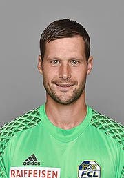 Die beiden Torschützen beglückwünschen sich: Markus Neumayr (rechts) erzielte für den FC Luzern das 1:0, Marco Schneuwly mittels Penalty das 2:0. (Bild: Freshfocus/Martin Meienberger)