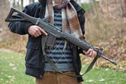 Trotz den neuen EU-Waffenrichtlinien können Armeewaffen weiterhin behalten werden. (Bild: Keystone/Martin Ruetschi (Zürich, 6. Januar 2010),)