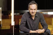 Regisseur Marcel Gisler, sein neuer Film erzählt die Liebesgeschichte zweier Fussballer. (Bild: Christian Beutler/Keystone (Zürich, 26. November 2013))