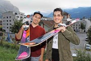 OK-Präsident Roman Waser (links) und OK-Mitglied Marcel Greimel werden im «Winkel» ebenfalls mit den Ski über die Schanze springen. (Bild: Elias Bricker / Neue UZ)