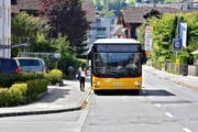 Haltestelle ohne jegliche Infrastruktur an der Kernserstrasse in Sarnen. (Bild: Adrian Venetz / Neue NZ)