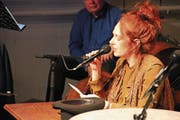 Literarischer Silvester im Chäslager Stans. Im Bild: Judith Keller. (Bild: Peter Steiner (Stans, 30. Dezember 2017))