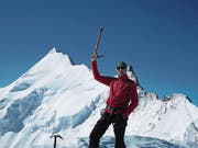 Walty Küng auf dem Bishorn, seinem zweitletzten 4000er. Hinten das Weisshorn. (Bild: PD/Corinne Glanzmann (Ennetbürgen, 8. August 2017))