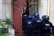 Bei rund 800 Hausdurchsuchungen und Razzien sind über 100 Verdächtige festgenommen worden. (Bild: Keystone)