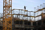 Gebaut wird in Uri viel, doch noch finden die Neubauten ihren Absatz. (Bild: Keystone/Gaetan Bally)