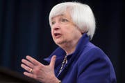 US-Notenbankchefin Janet Yellen strafft die Zügel: Nach fast einem Jahrzehnt mit Nullzinsen hat die Federal Reserve am Mittwoch die Zinswende eingeläutet. (Bild: KEYSTONE/AP/PABLO MARTINEZ MONSIVAIS)