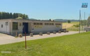 In dieser Umkleidekabine in Wädenswil war es zur Auseinandersetzung gekommen. (Bild: TeleZüri)