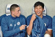 Hatte noch kaum Einsatzminuten: Il-Gwan Jong (rechts) zusammen mit Teamkollege Ruben Vargas. (Bild: Martin Meienberger/Freshfocus (Luzern, 20. Juli 2017))