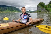 Entspannt sich mit Kajakfahren auf dem Sihlsee: der Einsiedler Marcel Fässler. (Bild Nadia Schärli)
