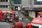 Die Feuerwehrleute hatten den Brand rasch im Griff. (Bild: Geri Holdener, Bote der Urschweiz)