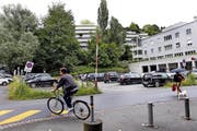 Der Parkplatz bei der UBS in Zug soll umgenutzt werden. (Bild: Werner Schelbert / Neue ZZ)