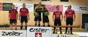 Beda Planzer (Mitte links) und Fabian Hauri (Mitte rechts) sichern sich den Turniersieg vor Möhlin (links) und Mosnang. (Bild: PD (Altdorf, 18. November 2017))