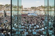 Die Live Band SBB gehörte gestern vor dem KKL zu den stimmungsmässigen Highlights. (Bild: Nadia Schärli (23. September 2017))