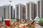 Schneider-Ammann reist für die Eröffnung der Olympischen Spiele nach Rio. Im Bild: Das Olympische Dorf, wo die Sportler untergebracht werden. (Bild: EPA/Michael Kappeler)
