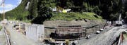 Die Arbeiten für die Wasserfassung in der Lägni – hier in der Panoramaansicht – für das neue Kraftwerk Bristen AG schreiten zügig voran. (Bild: PD)